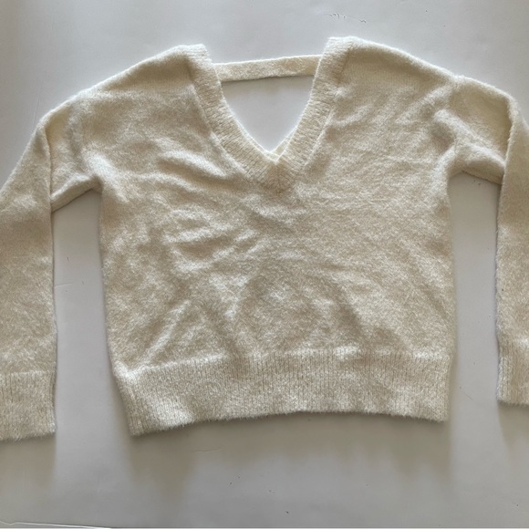 Jessica Simpson White V-neck Fleece Knot Sweater - Picture 6 of 9